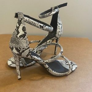 Snakeskin high Heels
